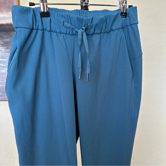 Lululemon On the Fly 7/8 Pant - Size 4 either code blue or petrol blue pants‎ - Picture 10 of 10